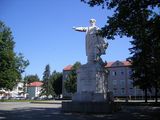 Rosienie. Pomnik Żmudzina  dłuta Vincasa Grybasa wyk. w 1934 r  symbolizuje  litewskie cechy narodowe- upór, siłę i niezależnośc.